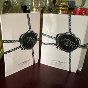 Viktor & Rolf Flowerbomb Perfume Set in Black and White